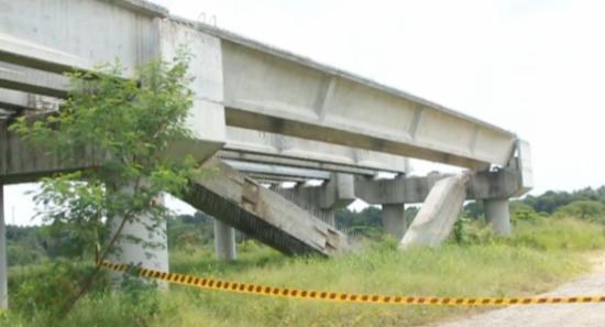Section of the Central Expressway collapses